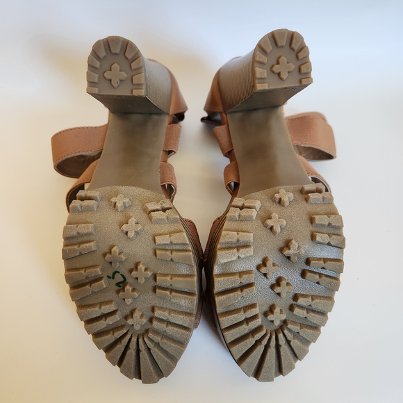 Report Size 9M Brown Heels 5 inch heel - Picture 5 of 12